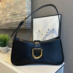 Charles and Keith black canine curved shoulder bag